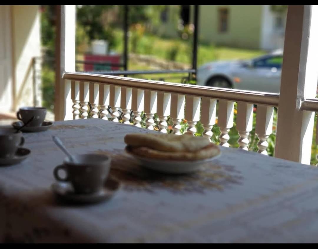 Guest House Lailashi Surmushi Εξωτερικό φωτογραφία