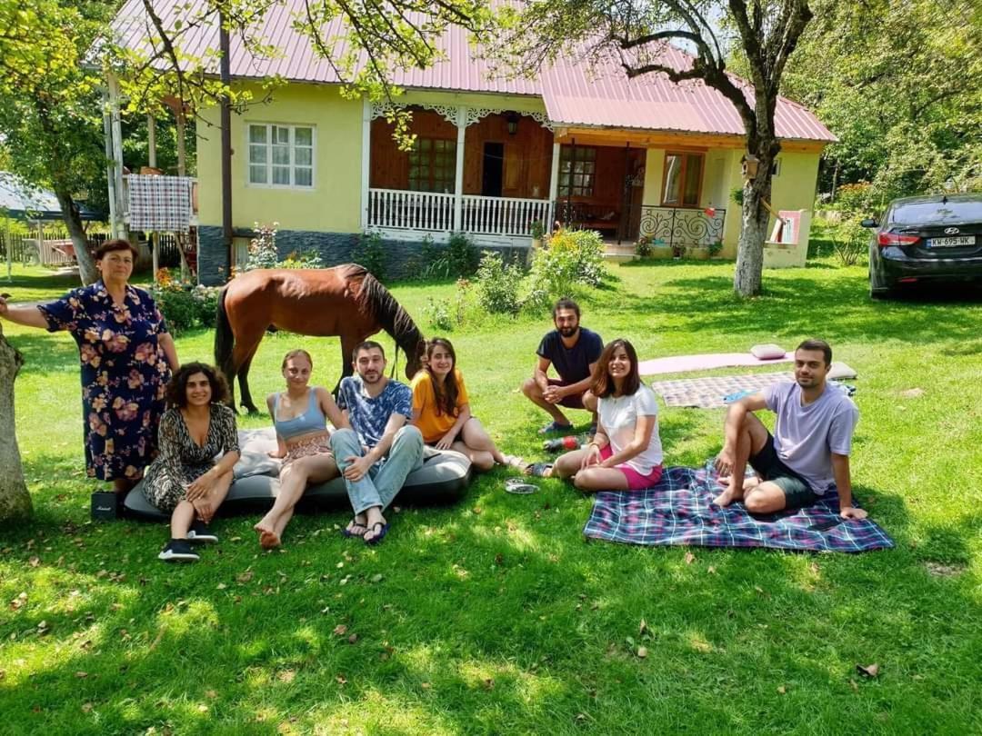 Guest House Lailashi Surmushi Εξωτερικό φωτογραφία
