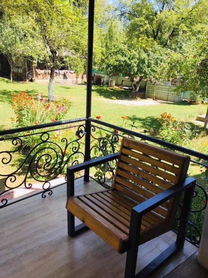 Guest House Lailashi Surmushi Εξωτερικό φωτογραφία