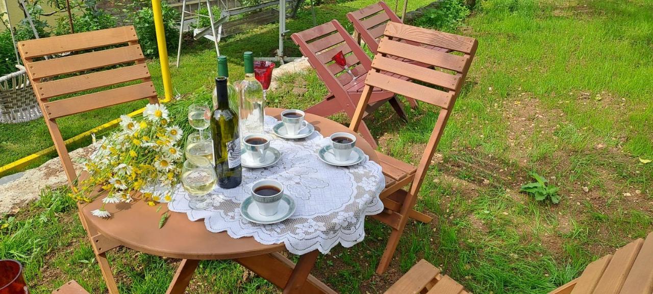 Guest House Lailashi Surmushi Εξωτερικό φωτογραφία